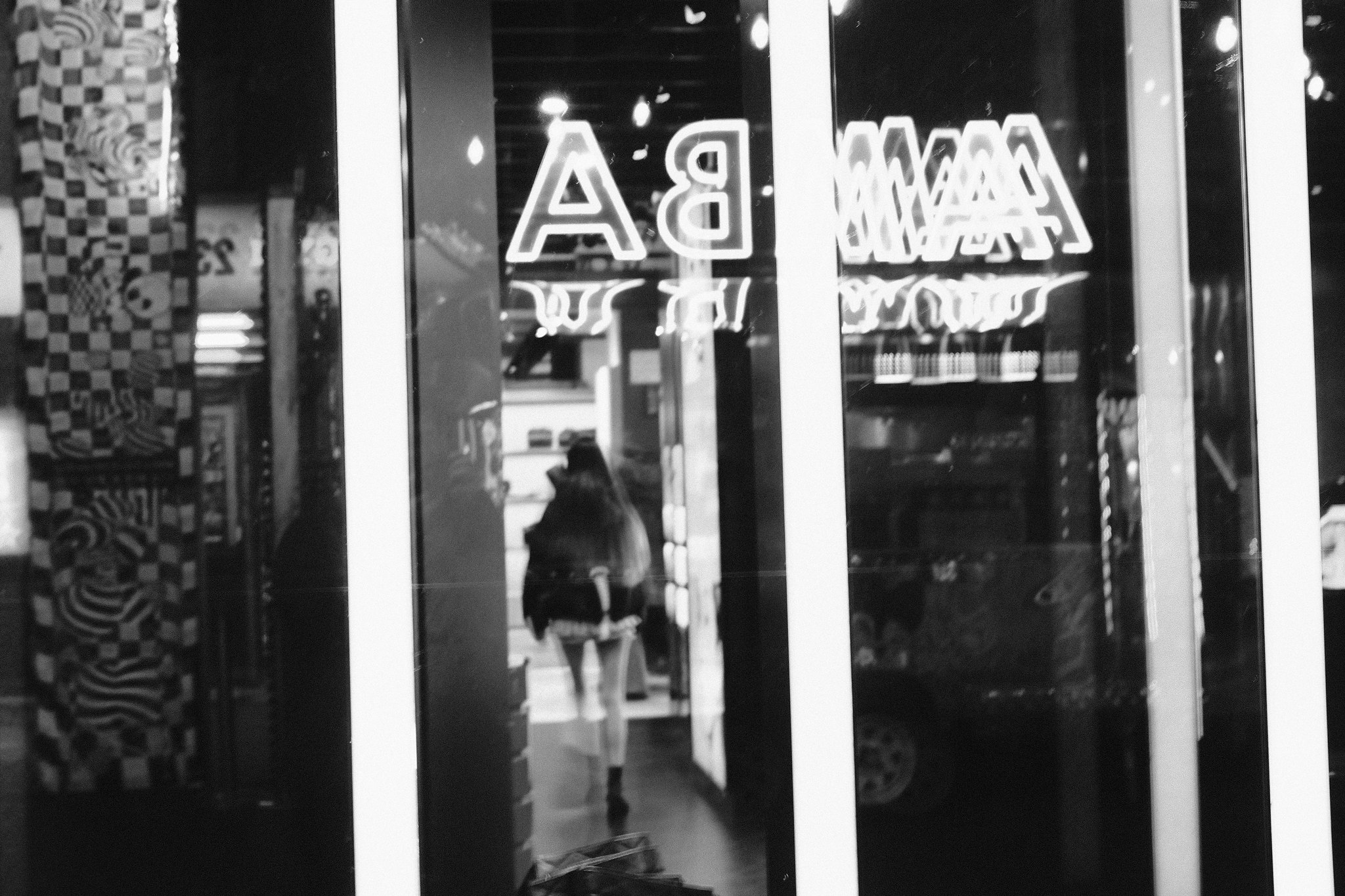 Expressive long exposure photography of Taiwan street scenes with blurred motion